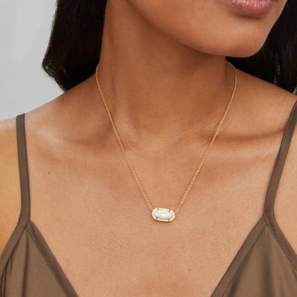 Kendra Scott Pendant Necklace in Ivory Mother-of-Pearl and Gold